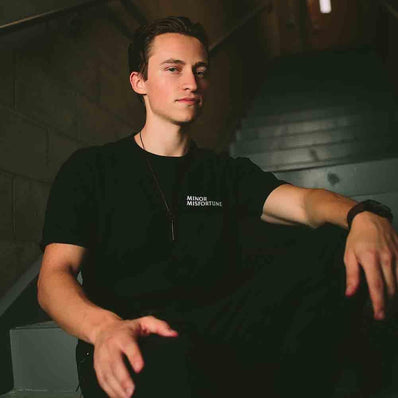 STARTER TEE EMBROIDERED - Minor Misfortune